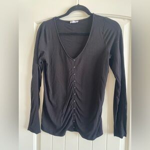 Reitmans Black Long Sleeve Ruched Button-Front Top